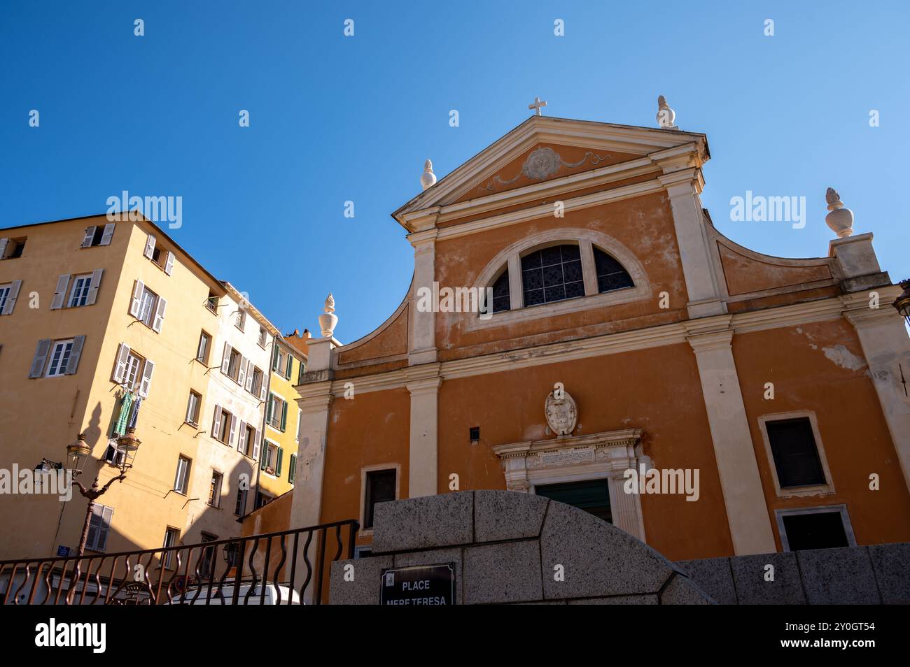 Ajaccio, Francia - 8 agosto 2024: Esterno della cattedrale di Santa Maria Assunta ad Ajaccio, Corsica. Foto Stock