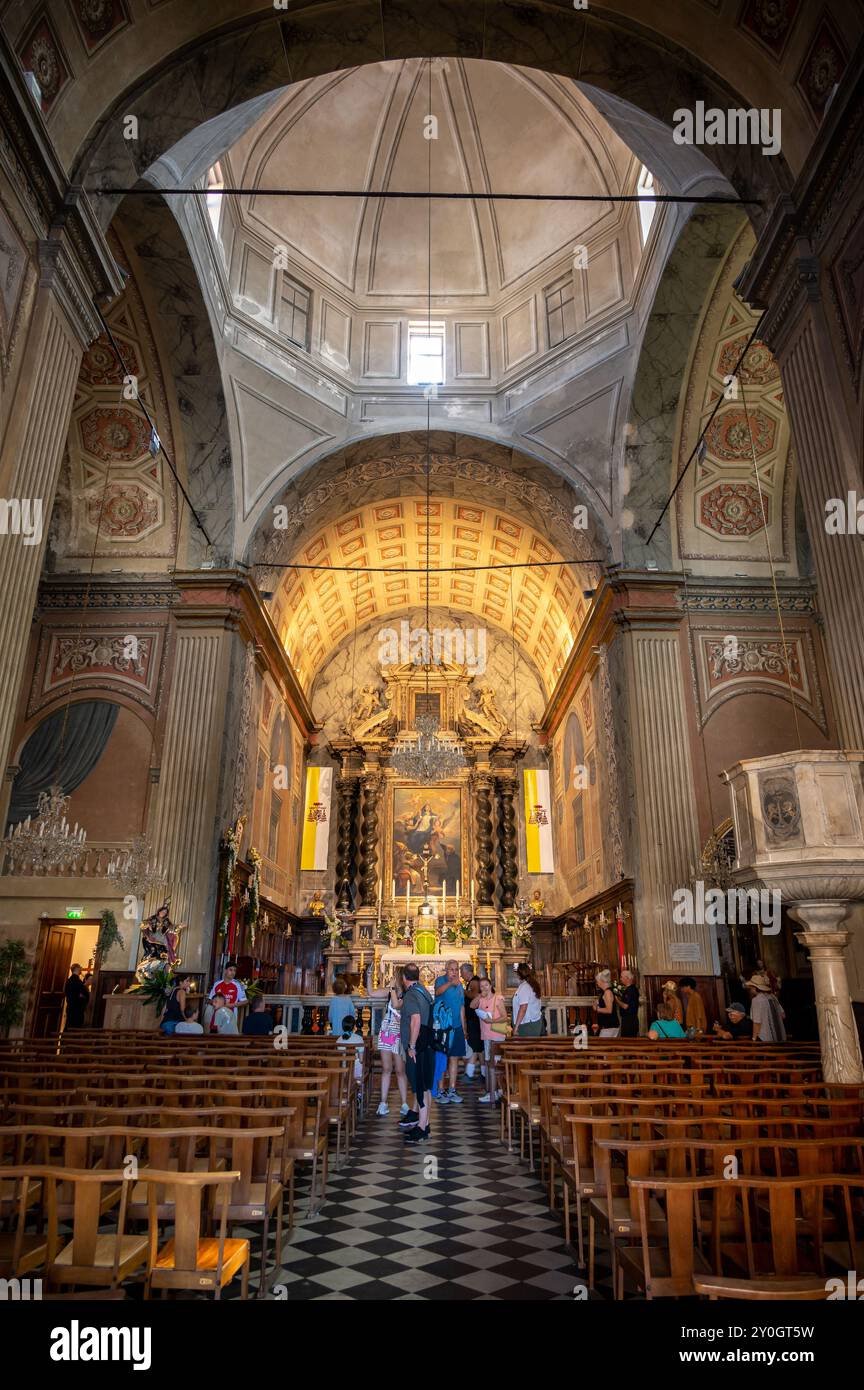 Ajaccio, Francia - 8 agosto 2024: Interno della cattedrale di Santa Maria Assunta ad Ajaccio, Corsica. Foto Stock
