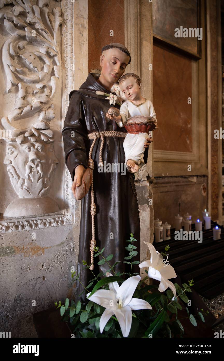 Ajaccio, Francia - 8 agosto 2024: Interno della cattedrale di Santa Maria Assunta ad Ajaccio, Corsica. Foto Stock