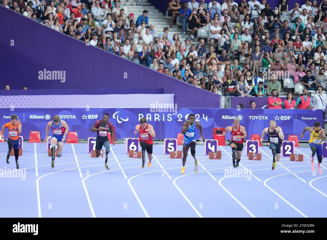 Parigi, Francia. 2 settembre 2024. PARIGI, FRANCIA - 2 SETTEMBRE: Olivier Hendriks dei Paesi Bassi gareggia nella finale maschile 100m T63 durante il 4° giorno dei Para Athletics - Paris 2024 Summer Paralympic Games allo Stade de France il 2 settembre 2024 a Parigi, Francia. (Foto di Patrick Goosen/BSR Agency) credito: BSR Agency/Alamy Live News Foto Stock