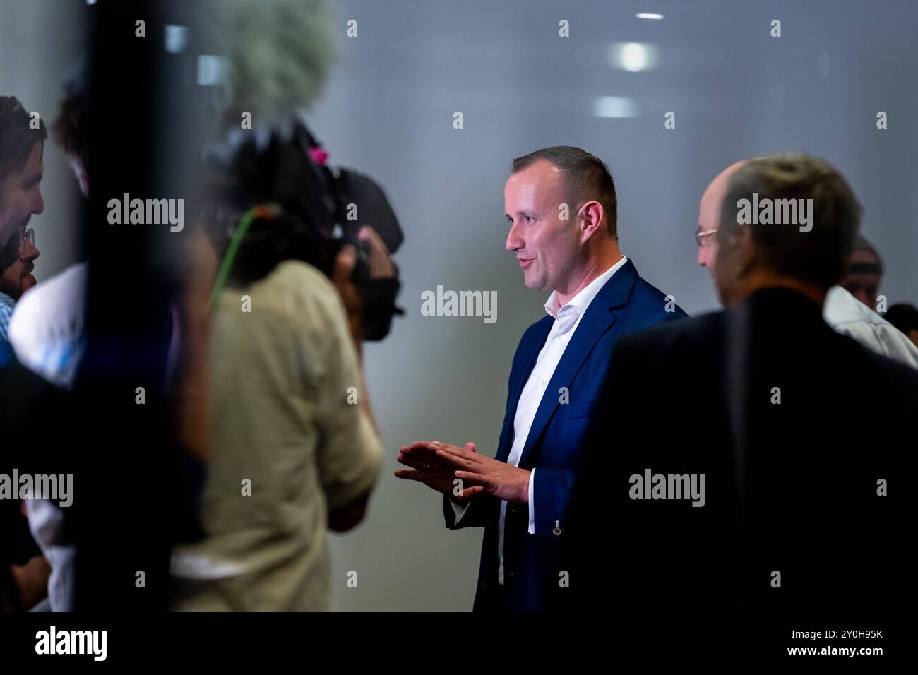 CDU Thüringen SITZUNG LANDESVORSTAND 02/09/2024 - Erfurt: Pressestatement von Christian Herrgott CDU nach der Sitzung. Sitzung des Landesvorstands der CDU Thüringen im Thüringer Landtag AM 2. Settembre 2024. /                    *** CDU TURINGIA RIUNIONE DEL CONSIGLIO DI STATO 02 09 2024 Erfurt comunicato stampa di Christian Herrgott CDU dopo la riunione del Consiglio di Stato della CDU Turingia nel parlamento statale della Turingia il 2 settembre 2024 Foto Stock