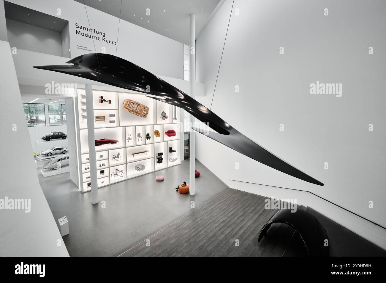 Monaco di Baviera, Germania - 17 aprile 2024: Interno della Pinakothek der moderne, museo d'arte moderna Foto Stock
