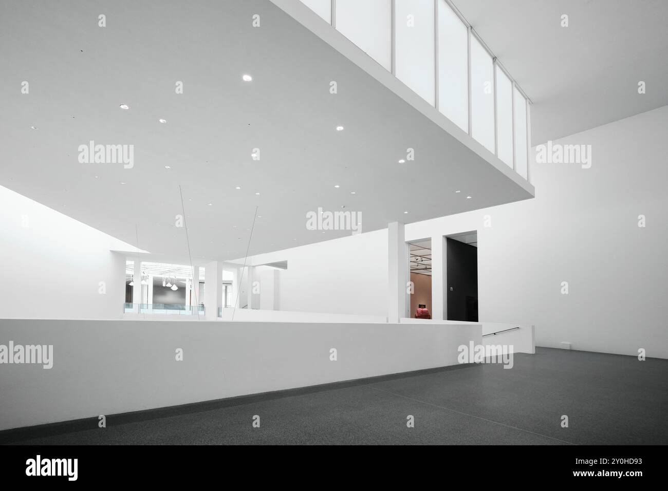 Monaco di Baviera, Germania - 17 aprile 2024: Interno della Pinakothek der moderne, museo d'arte moderna Foto Stock