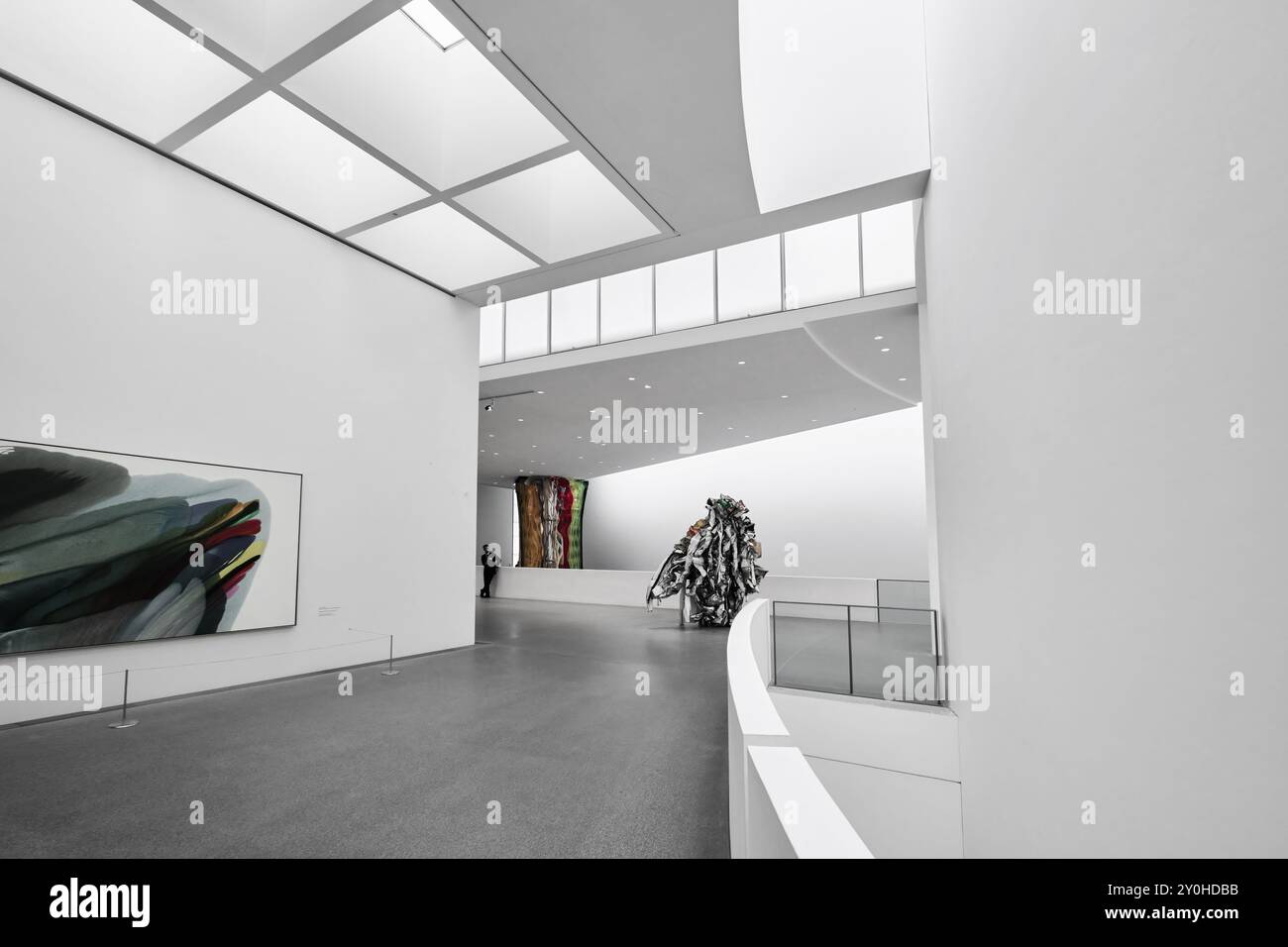 Monaco di Baviera, Germania - 17 aprile 2024: Interno della Pinakothek der moderne, museo d'arte moderna Foto Stock