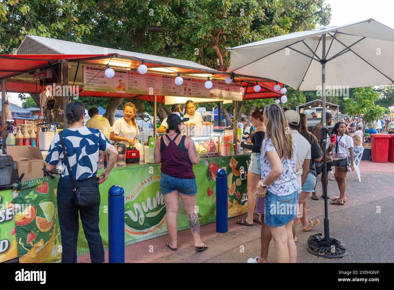 Bancarelle di cibo al Mindil Beach Sunset Market, ai giardini, alla città di Darwin, al Northern Territory, Australia Foto Stock