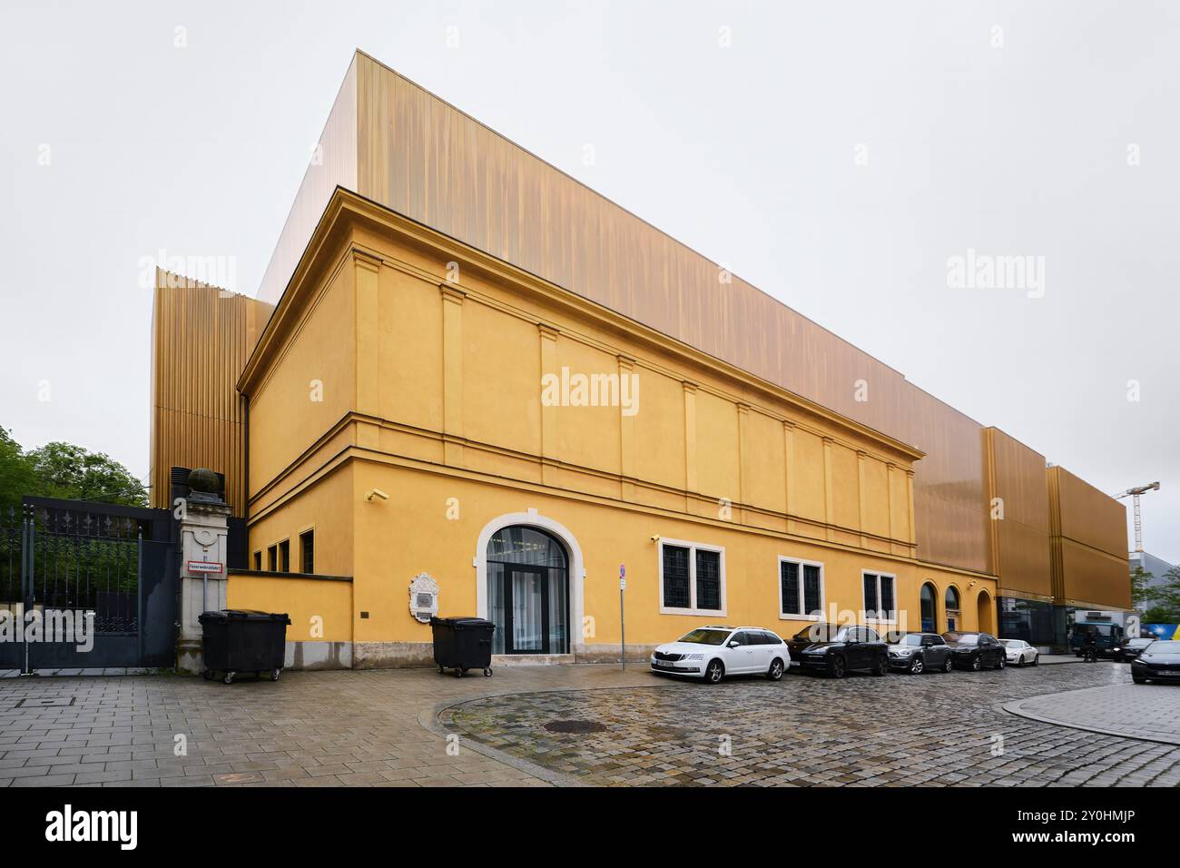 Monaco di Baviera, Germania - 17 aprile 2024: Nuovo edificio di estensione moderna del Museo Lenbachhaus Foto Stock