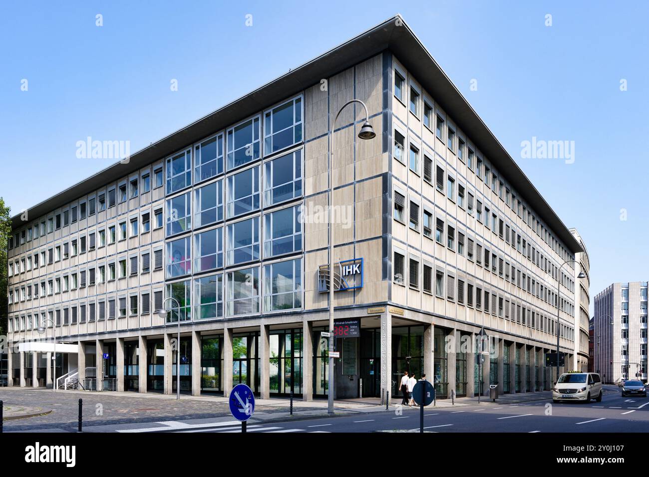 Colonia, Germania, agosto 31. 2024: IHK Cologne Chamber of Industry and Commerce Building a Börsenplatz Foto Stock