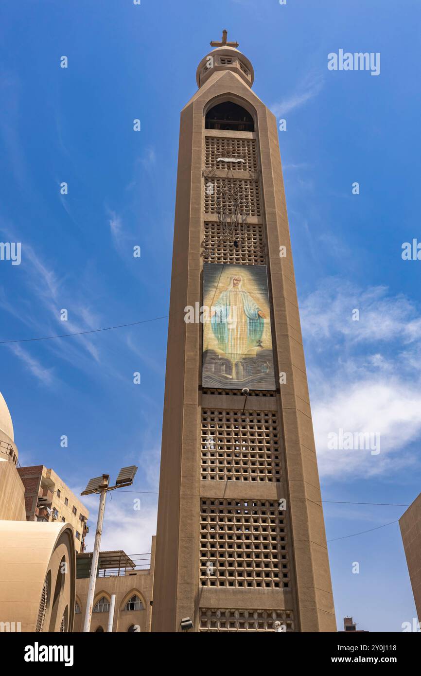 Cattedrale copta di Santa Maria di Zeitoun, nuovo enorme complesso di chiese, costruito dopo l'apparizione mariana, Zeitoun (Zeitun), il Cairo, Egitto, Nord Africa, Africa Foto Stock