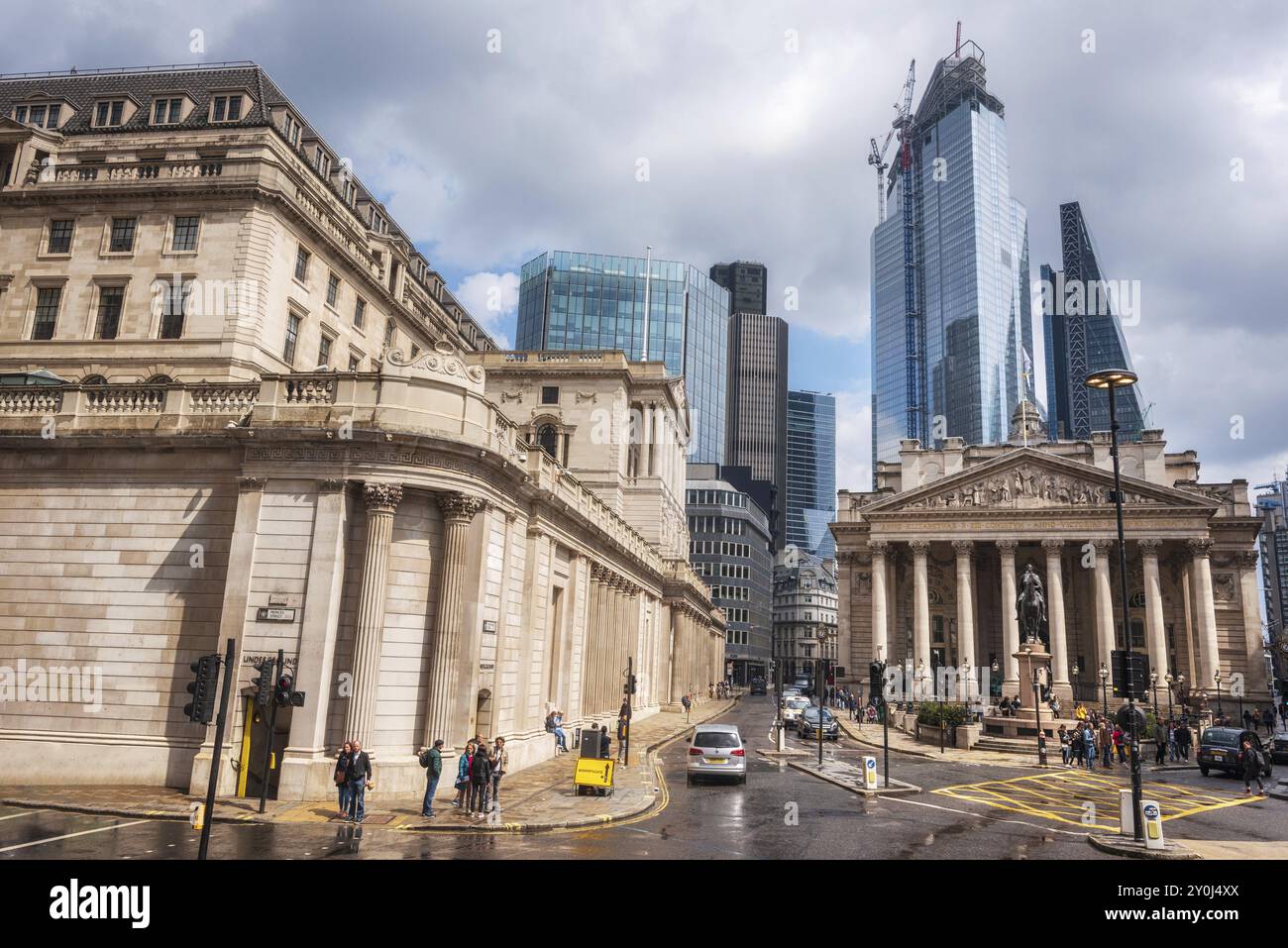 Londra, Inghilterra, 12 maggio 2019: La Bank of England e il Royal Exchange, il cuore storico della City di Londra e il cuore commerciale sono nanizzati da New Foto Stock