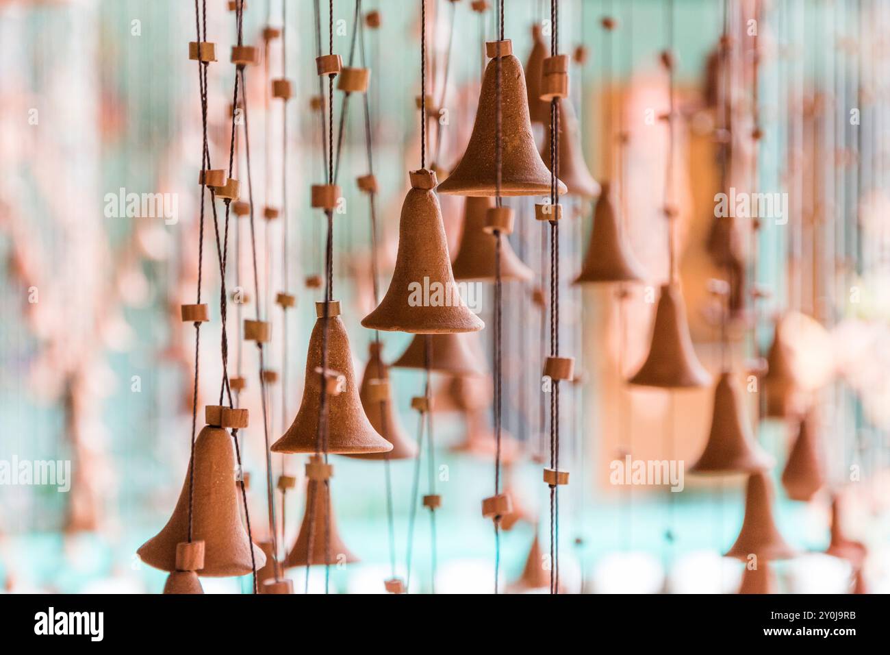 Cuba, provincia Sancti Spiritus, Trinidad. La Casa della Alfarero famiglia Santander importante tradizione della produzione di ceramica. campane in terracotta. 2016-03-29 Foto Stock