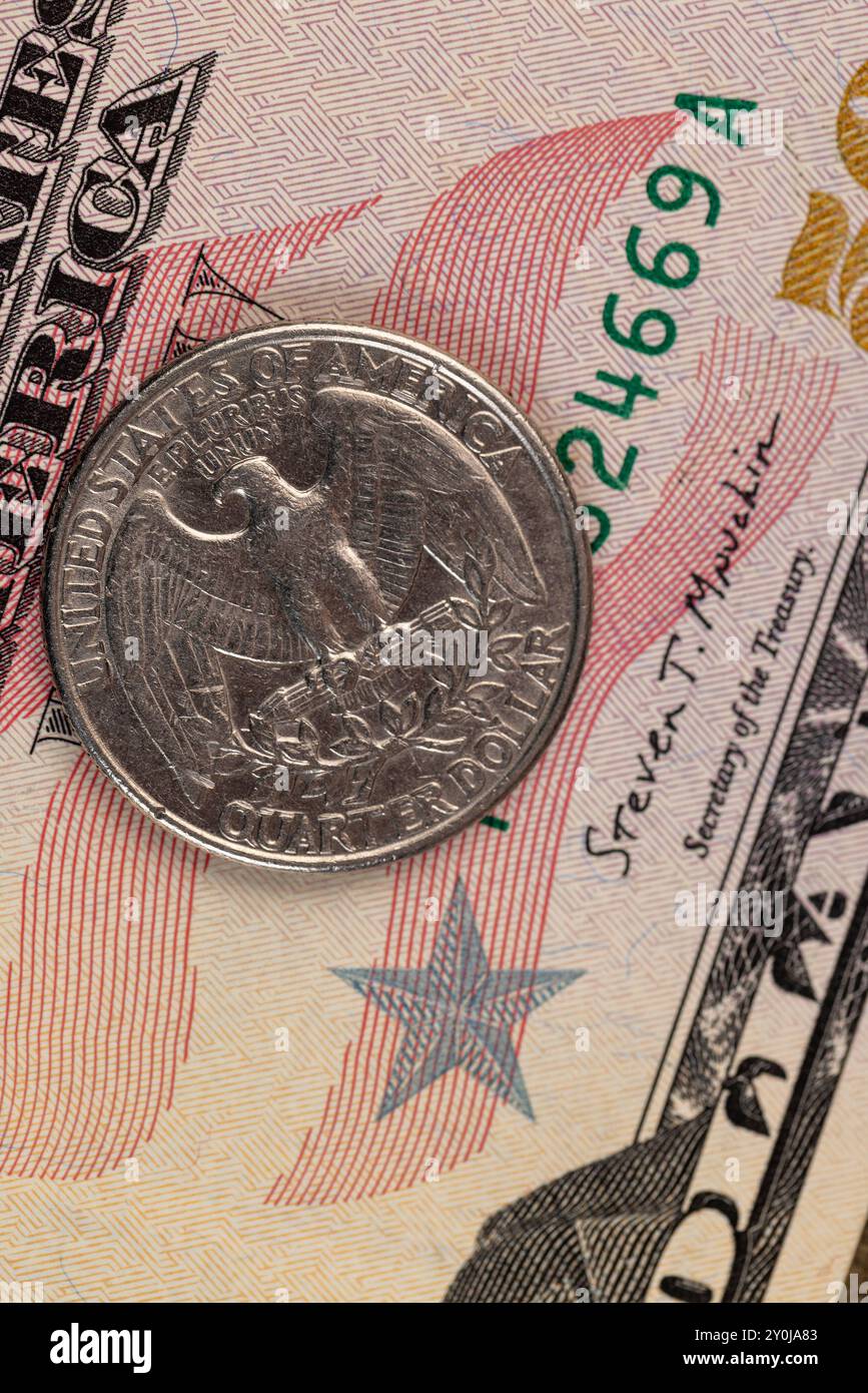 Vecchie monete americane da un quarto di dollaro, primo piano delle vecchie monete da venticinque centesimi Foto Stock