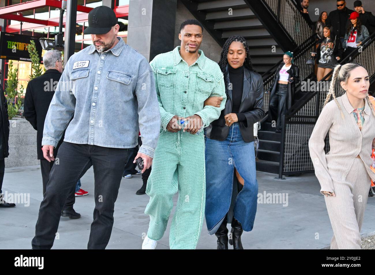 Russell Westbrook e Nina Earl arrivano prima del Super Bowl LVIII, domenica 11 febbraio 2024, a Las Vegas. (Dylan Stewart/immagine dello sport) Foto Stock