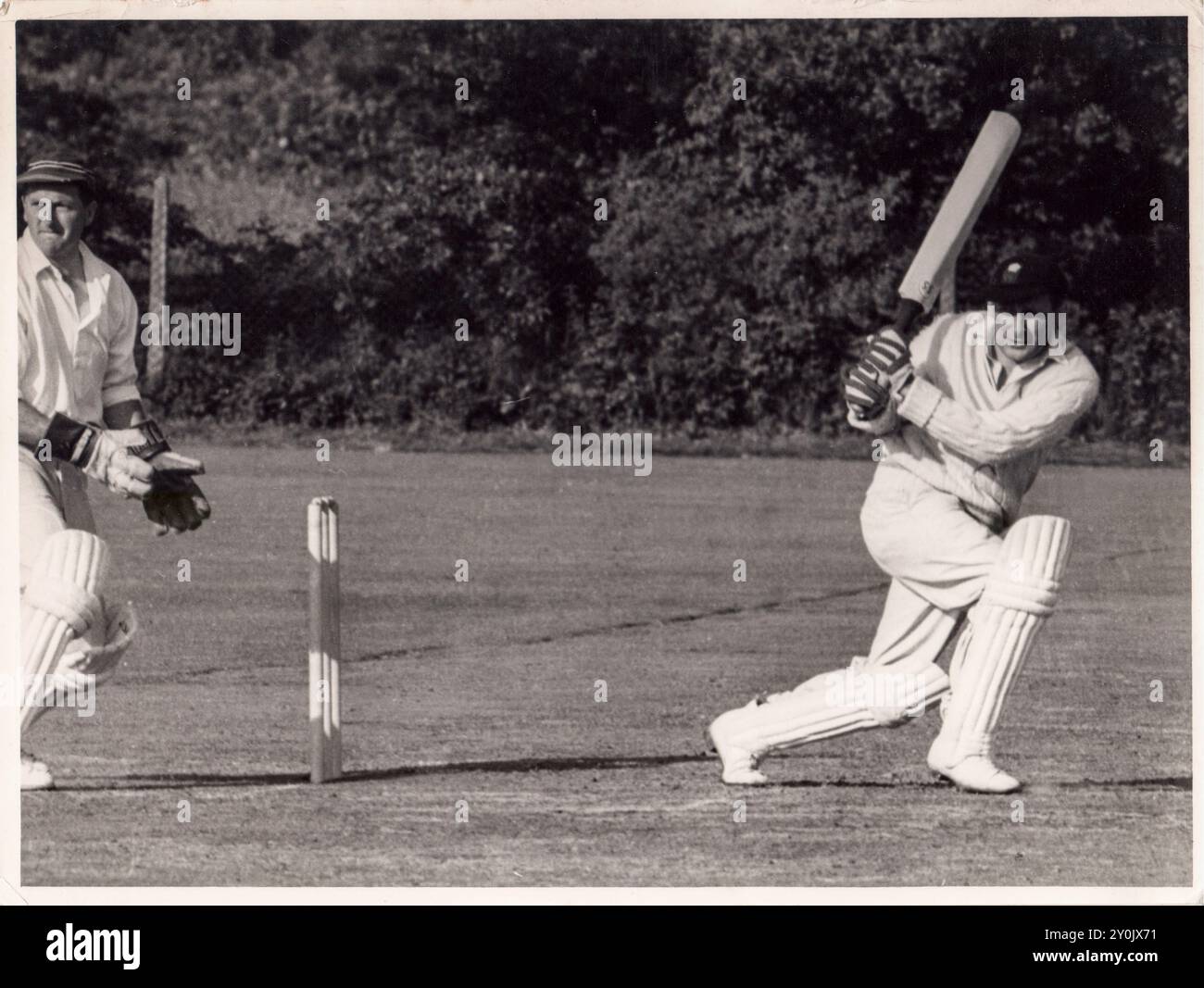 R.G. Barker ha colpito un quattro in una partita. Barker aveva giocato per il Churcher's College, l'Università di Cambridge, Singapore e gli studenti dell'Hampshire Foto Stock