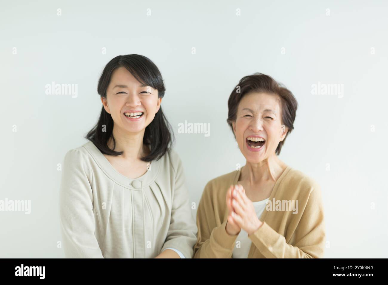 Sorridente madre e figlia Foto Stock