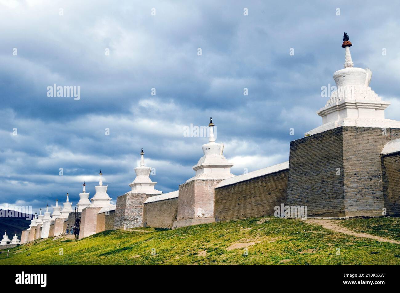 Il monastero di Erdene zuu Khiid fu il primo monastero buddista in Mongolia. Fu costruito nel 1586 da Abrtai Khaan, ma fu terminato 300 anni dopo Foto Stock