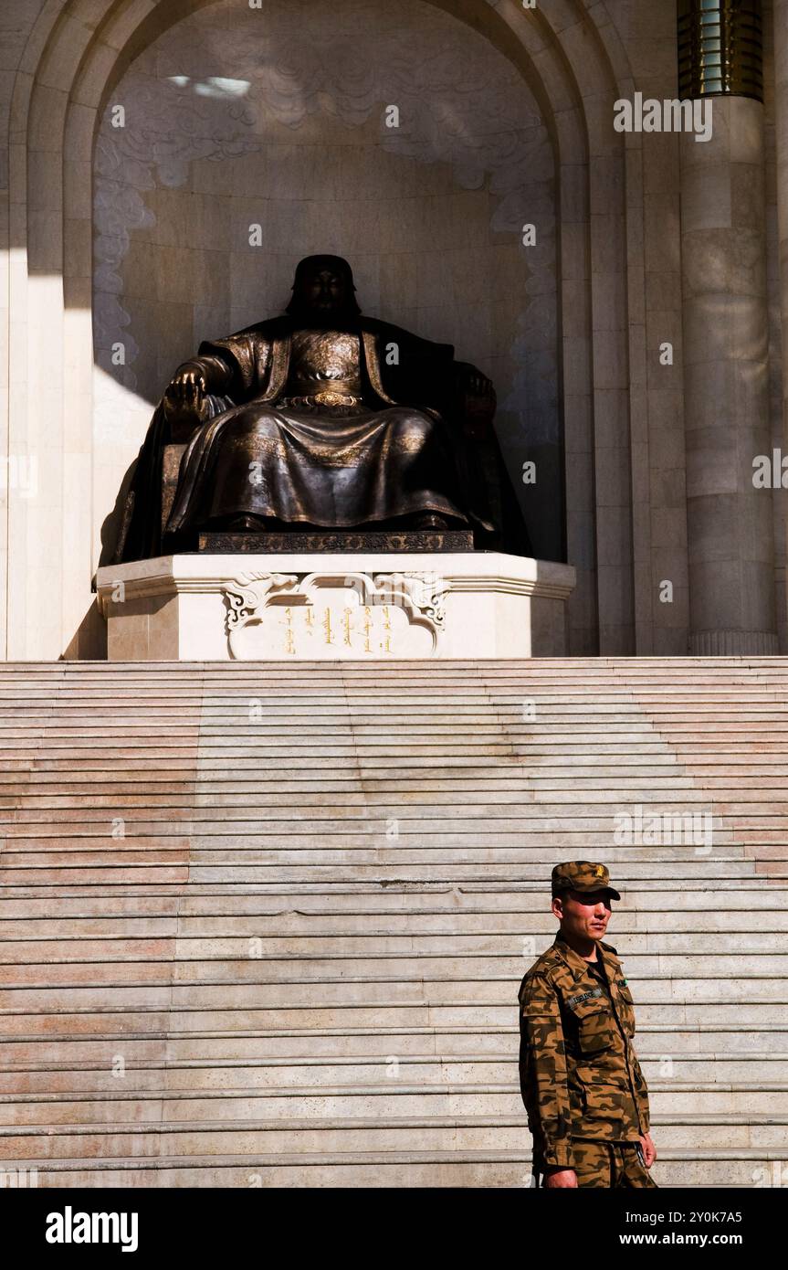 Parlamento mongolo in Piazza Sukhbaatar Ulaan Baatar ,Mongolia Foto Stock