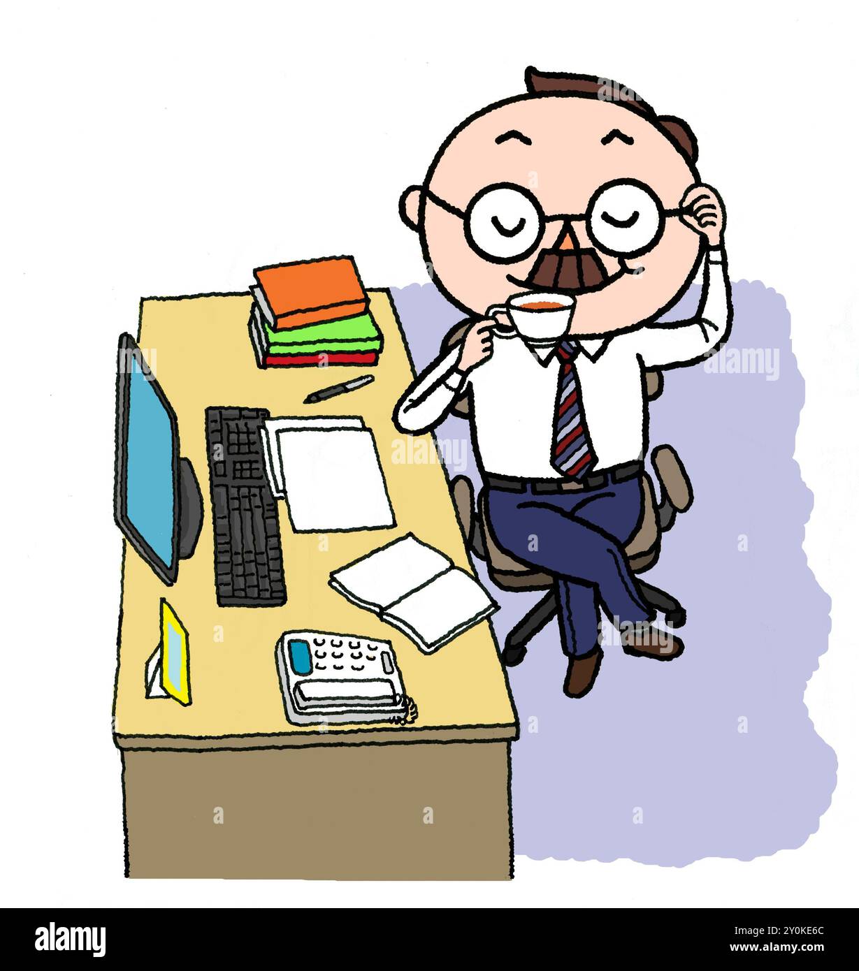 Lavoratore di alto livello che si rilassa con un tè nero durante la pausa Foto Stock