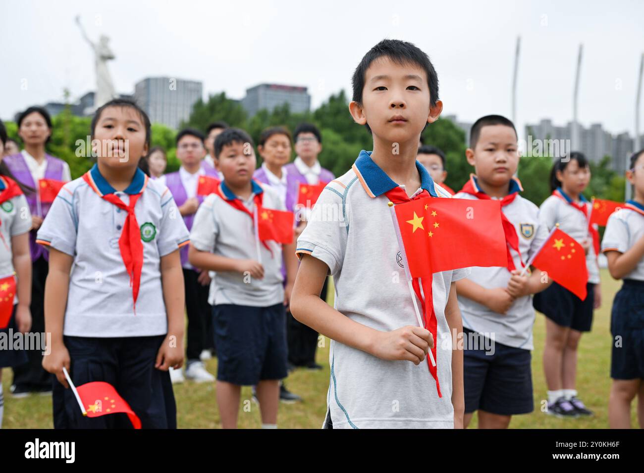 NANJING, CHNA - 3 SETTEMBRE 2024 - persone hanno tenuto un evento educativo a tema nella Piazza della Vittoria della sala commemorativa per le vittime del Nanjing M. Foto Stock