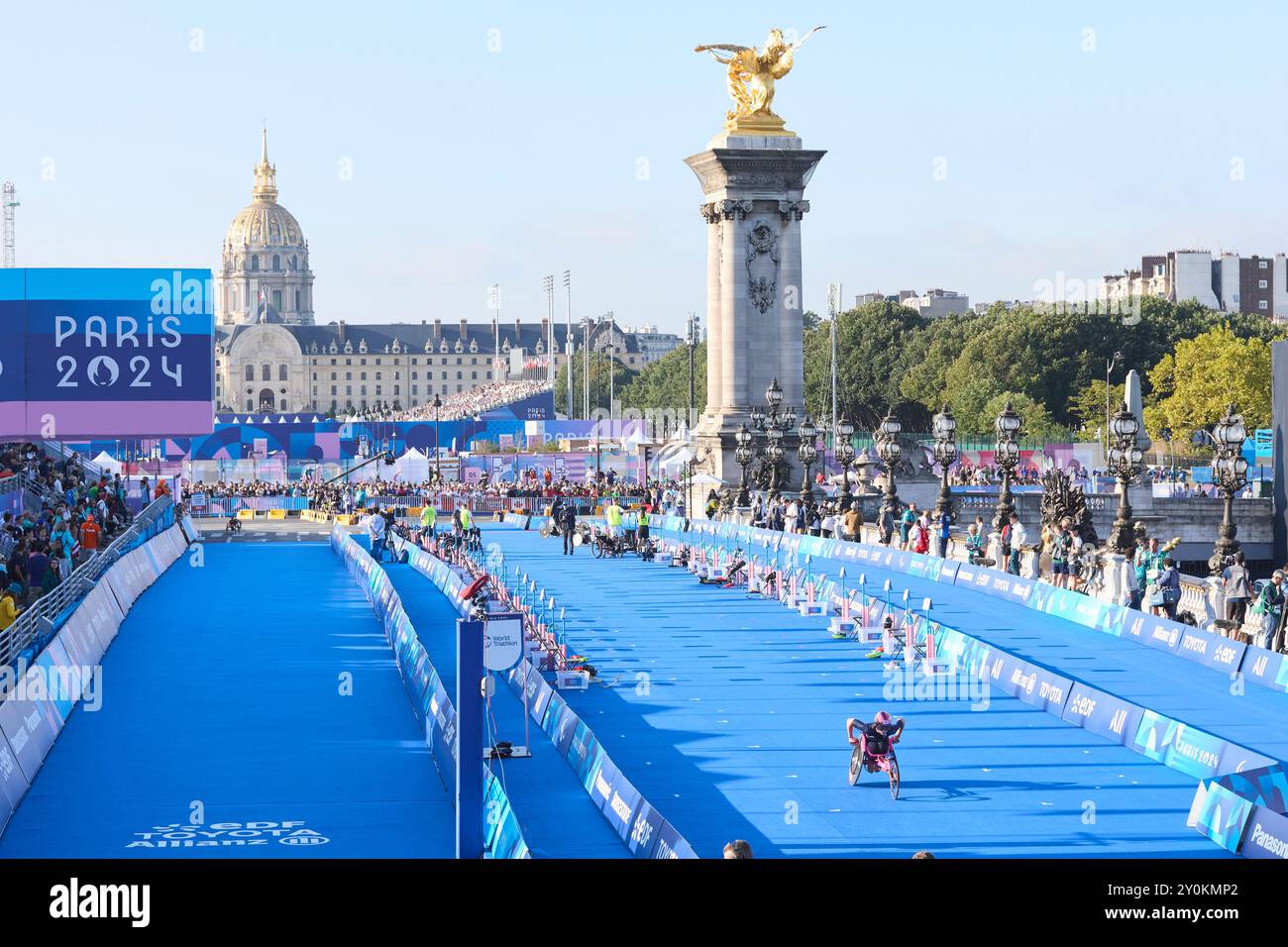 2 settembre 2024, Parigi, Francia. Melissa Nicholls della Gran Bretagna nel Para Triathlon femminile PTWC a Pont Alexandre III. Il giorno 5 dei Giochi Paralimpici di Parigi 2024. Accreditamento Roger Bool / Alamy Live News Foto Stock