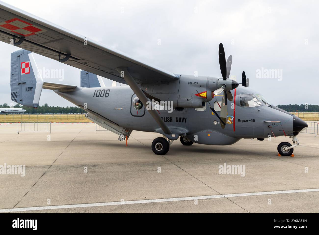 Aereo STOL della Marina polacca PZL M-28B Skytruck leggero sull'asfalto della base aerea NATO Geilenkirchen. Germania - 2 luglio 2017 Foto Stock
