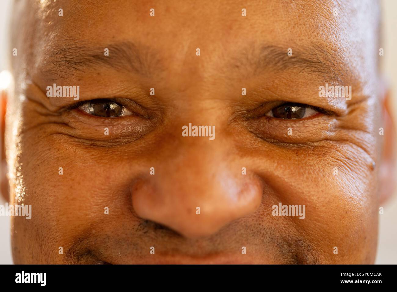Primo piano del viso della persona, concentrandosi sugli occhi e sull'espressione del viso Foto Stock