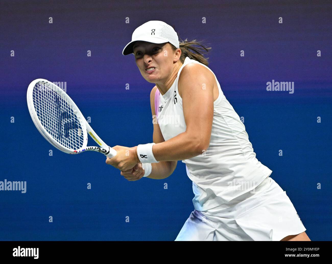 Flushing NY, USA. 2 settembre 2024. **NESSUN GIORNALE di New York** IgA Swiatek vs Liudmila Samsonova sullo stadio Arthur Ashe all'USTA Billie Jean King National Tennis Center il 2 settembre 2024 a Flushing Queens. Crediti: Mpi04/Media Punch/Alamy Live News Foto Stock