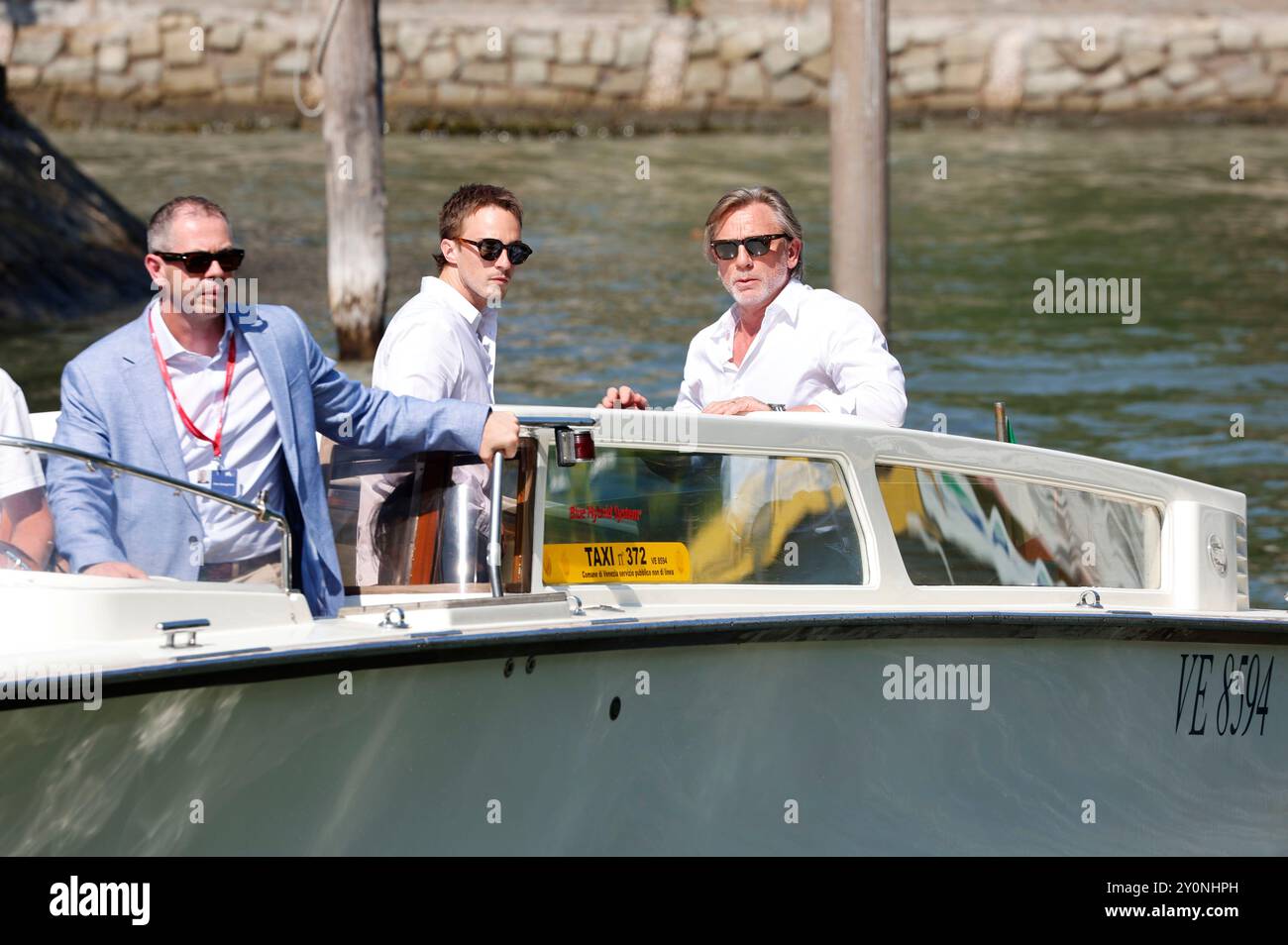 Drew Starkey e Daniel Craig bei der Ankunft am Pier des Palazzo del Cinema auf der Biennale di Venezia 2024 / 81. Internationale Filmfestspiele von Venedig. Venedig, Foto Stock