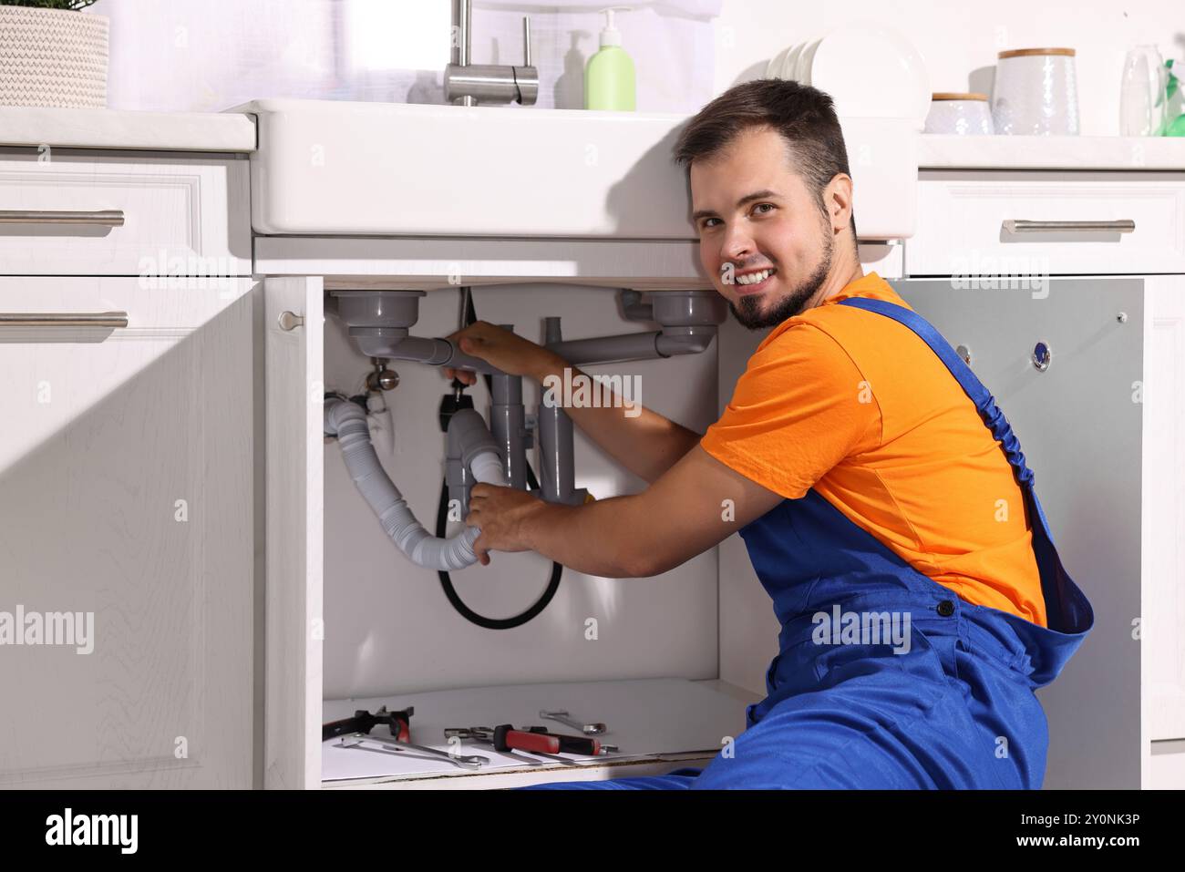 Sistema di tubazioni per idraulici professionale a casa Foto Stock