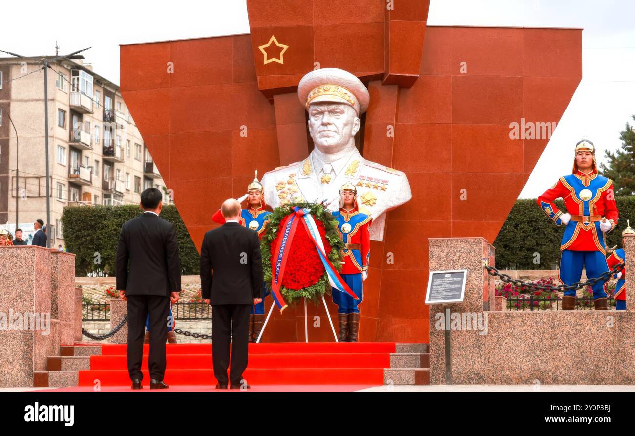 Ulan Bator, Mongolia. 3 settembre 2024. Il presidente russo Vladimir Putin, il presidente mongolo Ukhnaagiin Khurelsukh, a sinistra, durante un evento che segna il 85 ° anniversario della vittoria congiunta vinta dalle forze armate sovietiche e mongole sui giapponesi al memoriale del maresciallo Georgy Zhukov, 3 settembre 2024 a Ulan Bator, Mongolia. Foto Stock