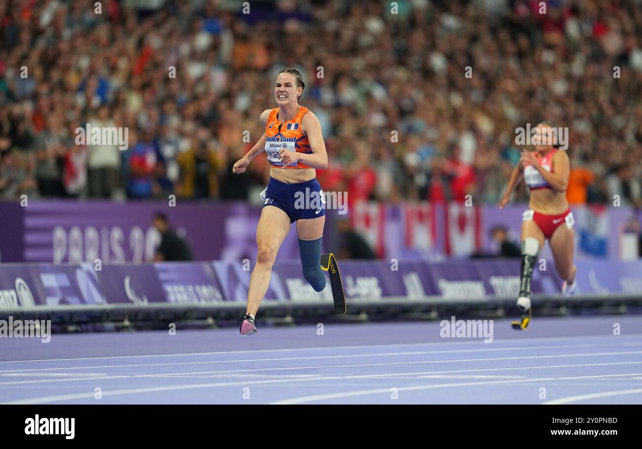 Stade de France, Parigi, Francia. 3 settembre 2024. Kimberly Alkemade, Paesi Bassi, celebra la vittoria dell'oro nella finale femminile 200m - T64 durante i Giochi Paralimpici di Parigi 2024 allo Stade de France, Parigi, Francia. Ulrik Pedersen/CSM (immagine di credito: © Ulrik Pedersen/Cal Sport Media). Crediti: csm/Alamy Live News Foto Stock