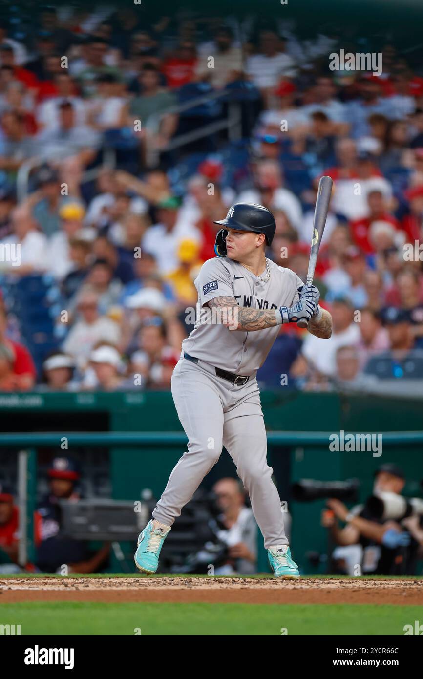 Alex Verdugo 24° dei New York Yankees aspetta un campo durante una partita contro i Washington Nationals al Nationals Ballpark il 27 agosto 2024, in Foto Stock