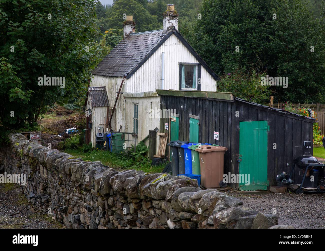 Casa di latta ondulata a Killin, Perthshire, Scozia, Regno Unito Foto Stock