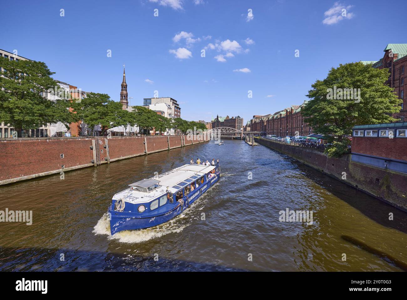 Tour del porto con la linea circolare marittima nel canale doganale di Speicherstadt ad Amburgo, città libera e anseatica di Amburgo, città anseatica, indepe Foto Stock