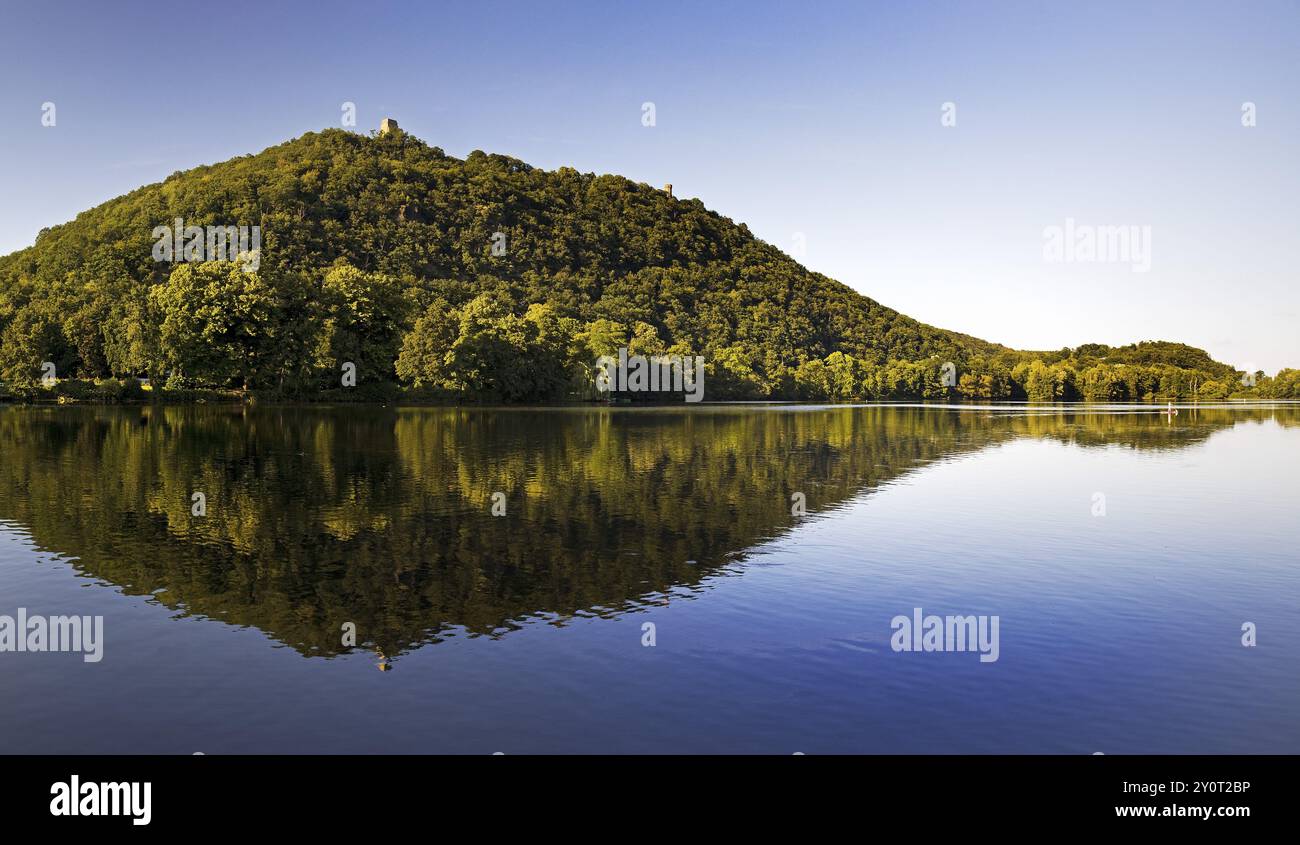 Hengsteysee, veduta del Monumento al Kaiser Wilhelm sul versante della Ruhr del Syberg, Dortmund, Renania settentrionale-Vestfalia, Germania, Europa Foto Stock