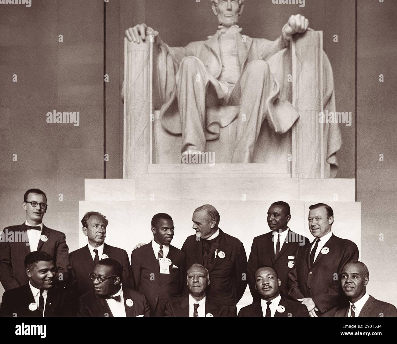 I leader dei diritti civili si riunirono sotto la statua di Abraham Lincoln al Lincoln Memorial il 28 agosto 1963, durante la marcia su Washington per il lavoro e la libertà, dove Martin Luther King Jr. Tenne il suo famoso discorso "i have a Dream". Foto Stock