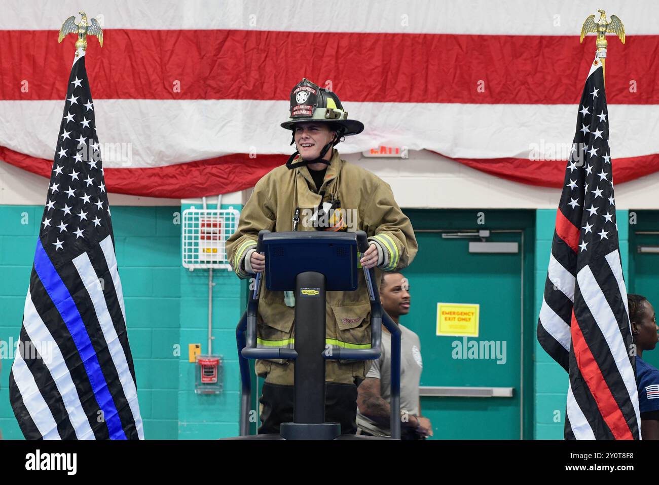 Fort Stewart MWR accanto al Garrison Fire Department ospita la 9/11 Unity Climb presso Newman Gym dal 3 all'11 settembre. L'Unity Climb è una sfida Stairmaster composta da 110 piani del World Trade Center in onore di coloro che hanno perso il 9/11 e di coloro che continuano a servire e proteggere. (Foto dell'esercito DEGLI STATI UNITI di Joseph Cooper) Foto Stock