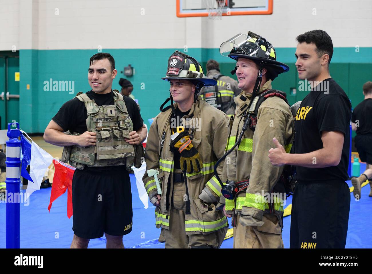 Fort Stewart MWR accanto al Garrison Fire Department ospita la 9/11 Unity Climb presso Newman Gym dal 3 all'11 settembre. L'Unity Climb è una sfida Stairmaster composta da 110 piani del World Trade Center in onore di coloro che hanno perso il 9/11 e di coloro che continuano a servire e proteggere. (Foto dell'esercito DEGLI STATI UNITI di Joseph Cooper) Foto Stock