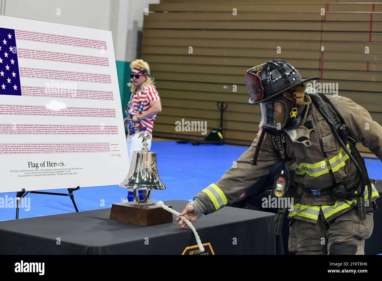 Fort Stewart MWR accanto al Garrison Fire Department ospita la 9/11 Unity Climb presso Newman Gym dal 3 all'11 settembre. L'Unity Climb è una sfida Stairmaster composta da 110 piani del World Trade Center in onore di coloro che hanno perso il 9/11 e di coloro che continuano a servire e proteggere. (Foto dell'esercito DEGLI STATI UNITI di Joseph Cooper) Foto Stock