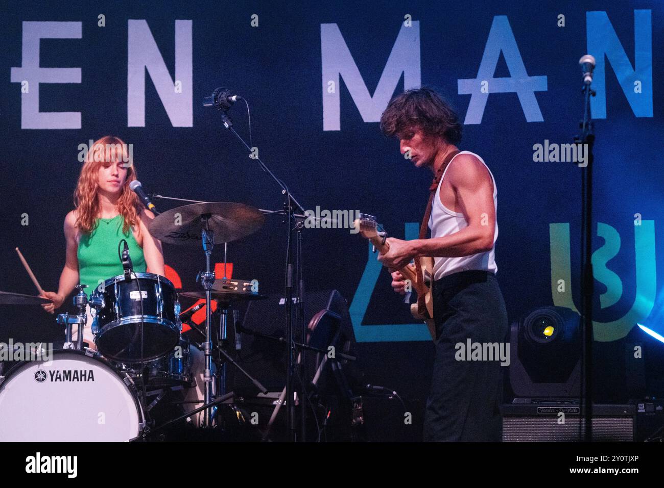 ORACLE SISTERS, CONCERTO, 2024: Christopher Willatt e Julia Johansen della band Oracle Sisters suonano The Walled Garden Stage. Terzo giorno del Green Man Festival 2024 al Glanusk Park, Brecon, Galles, il 17 agosto 2024. Foto: Rob Watkins. INFO: Gli Oracle Sisters, formatisi a Parigi nel 2019, sono un gruppo indie pop che fonde influenze folk e elettroniche. Composti da musicisti provenienti dalla Francia e dagli Stati Uniti, creano una musica melodica evocativa che combina armonie lussureggianti con testi introspettivi e poetici. Foto Stock