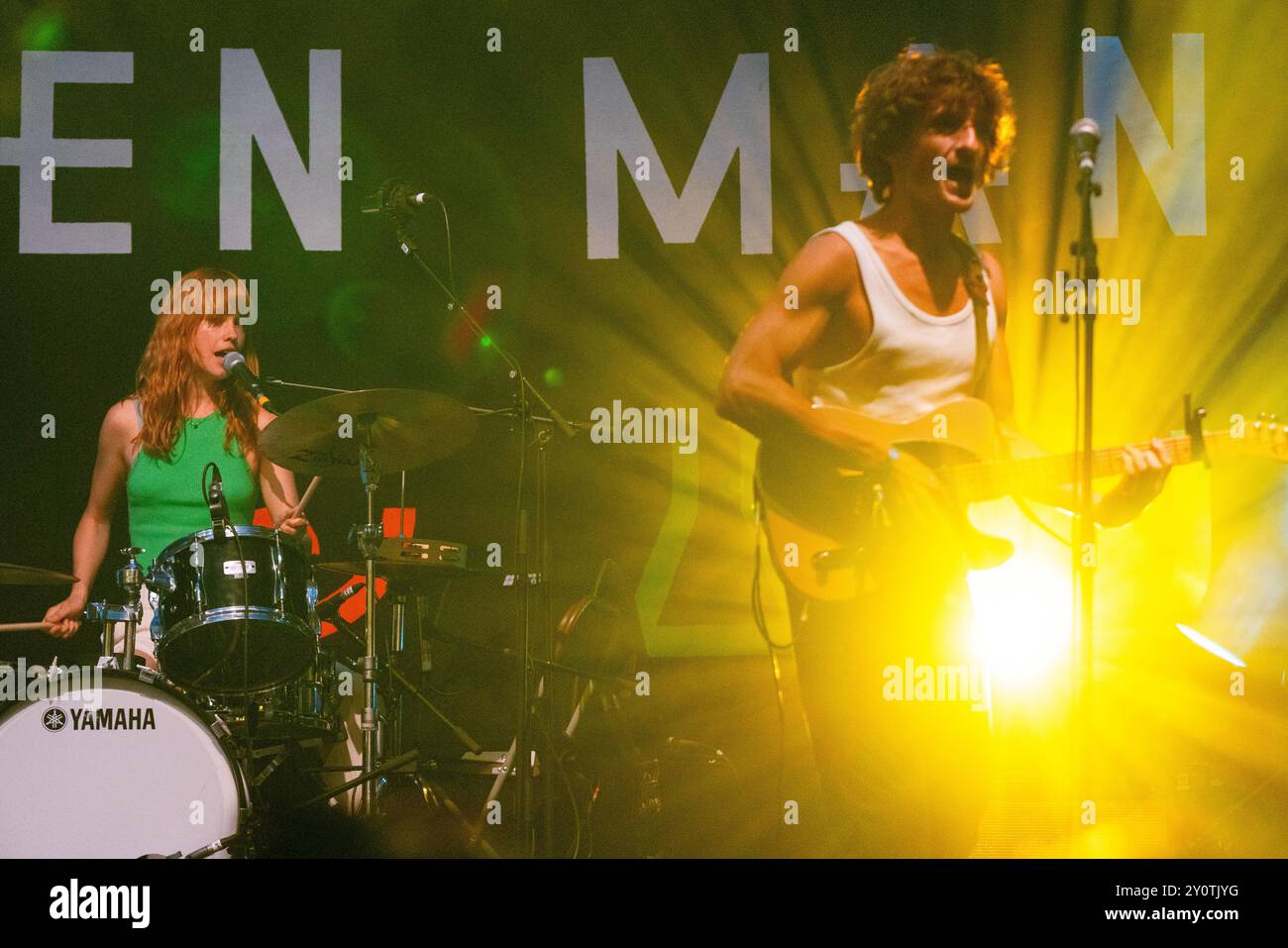 ORACLE SISTERS, CONCERTO, 2024: Christopher Willatt della band Oracle Sisters suona The Walled Garden Stage. Terzo giorno del Green Man Festival 2024 al Glanusk Park, Brecon, Galles, il 17 agosto 2024. Foto: Rob Watkins. INFO: Gli Oracle Sisters, formatisi a Parigi nel 2019, sono un gruppo indie pop che fonde influenze folk e elettroniche. Composti da musicisti provenienti dalla Francia e dagli Stati Uniti, creano una musica melodica evocativa che combina armonie lussureggianti con testi introspettivi e poetici. Foto Stock