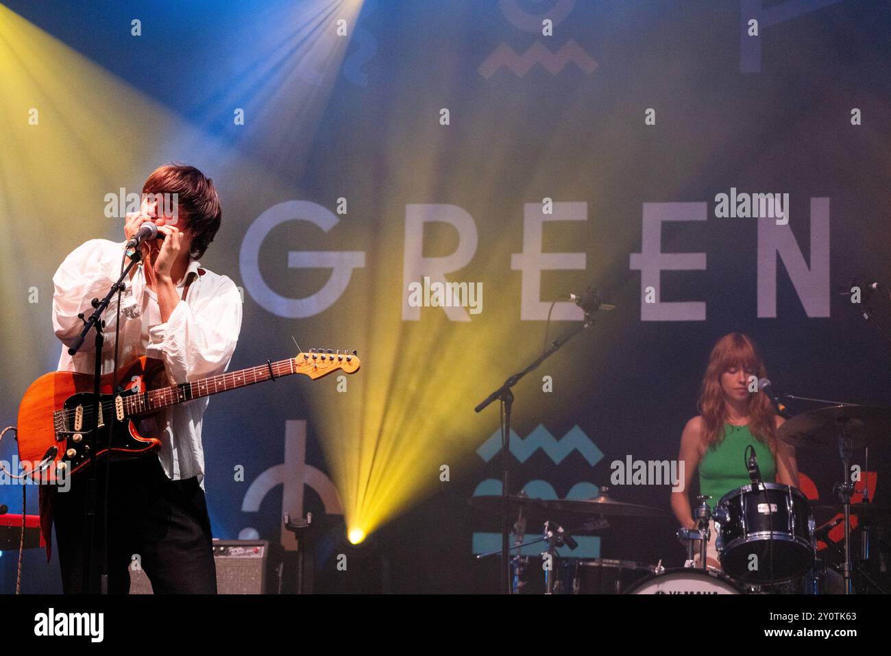 ORACLE SISTERS, CONCERTO, 2024: Lewis Lazar e Julia Johansen della band Oracle Sisters suonano The Walled Garden Stage. Terzo giorno del Green Man Festival 2024 al Glanusk Park, Brecon, Galles, il 17 agosto 2024. Foto: Rob Watkins. INFO: Gli Oracle Sisters, formatisi a Parigi nel 2019, sono un gruppo indie pop che fonde influenze folk e elettroniche. Composti da musicisti provenienti dalla Francia e dagli Stati Uniti, creano una musica melodica evocativa che combina armonie lussureggianti con testi introspettivi e poetici. Foto Stock