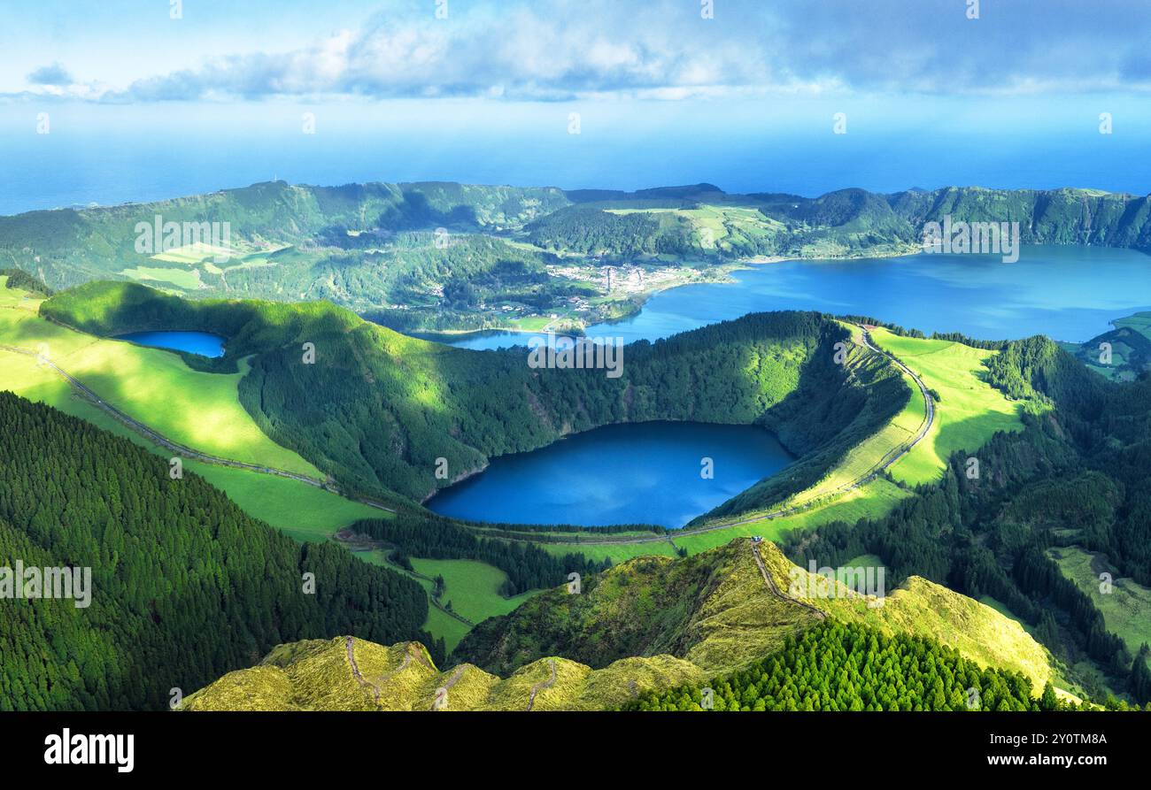 Bellissimo lago di Sete Cidades dal drone, Azzorre, Portogallo Europa Foto Stock