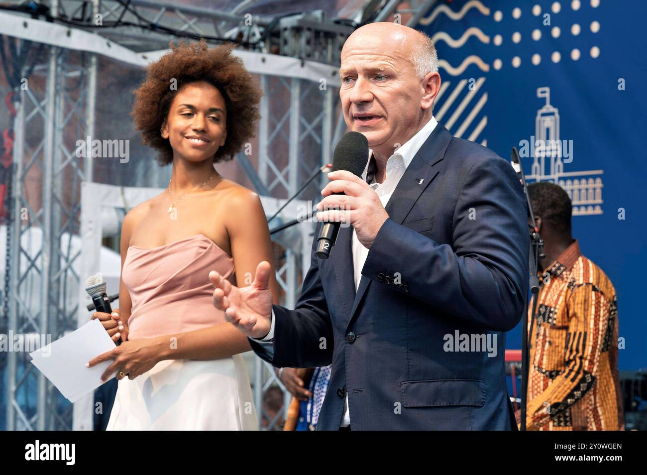Diona Bathily und Kai Wegner beim 22. Berliner Hoffest am Roten Rathaus. Berlino, 03.09.2024 *** Diona Bathily e Kai Wegner al 22 Berlin Court Festival al Rotes Rathaus Berlin, 03 09 2024 foto:XS.xZeitzx/xFuturexImagex hoffest_4910 Foto Stock