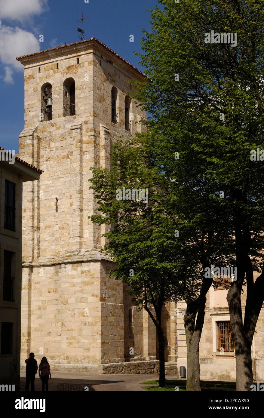 Chiesa di San Pedro e San Ildefonso in piazza di Fray Diego de Deza, provincia di Zamora, Castiglia e León, Spagna Foto Stock