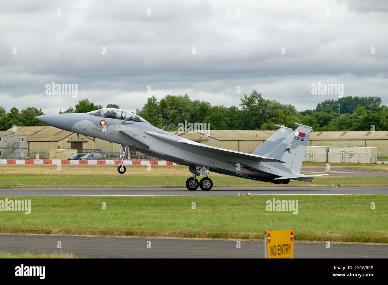 Il Qatar Emiri Air Force Boeing F-15QA Ababil atterra dopo essere stato esposto al Royal International Air Tattoo presso la RAF Fairford nel Regno Unito Foto Stock