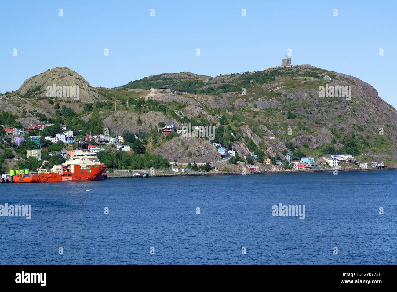 Signal Hill vista dal porto di St Johns, terranova. Il sito della trasmissione wireless di successo ricevuta da Guglielmo Marconi Foto Stock