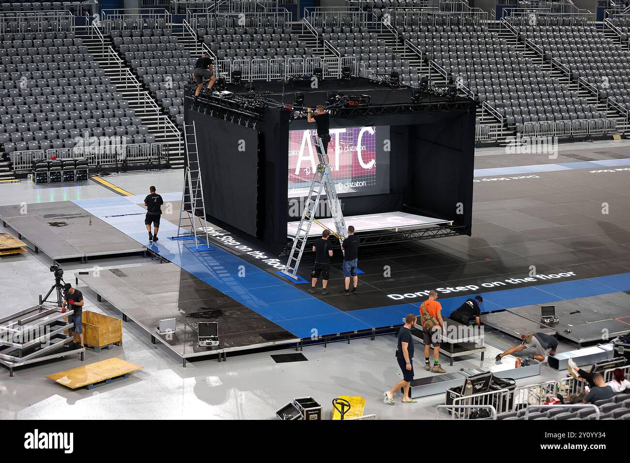 Zagabria, Croazia. 4 settembre 2024. I preparativi sono stati fatti all'Arena di Zagabria davanti a Drazen Petrovic gioco legacy - pallacanestro omaggio alla leggenda - Croazia contro l'Europa all'Arena di Zagabria il 4 settembre 2024, a Zagabria, Croazia. Foto: Goran Stanzl/PIXSELL credito: Pixsell/Alamy Live News Foto Stock