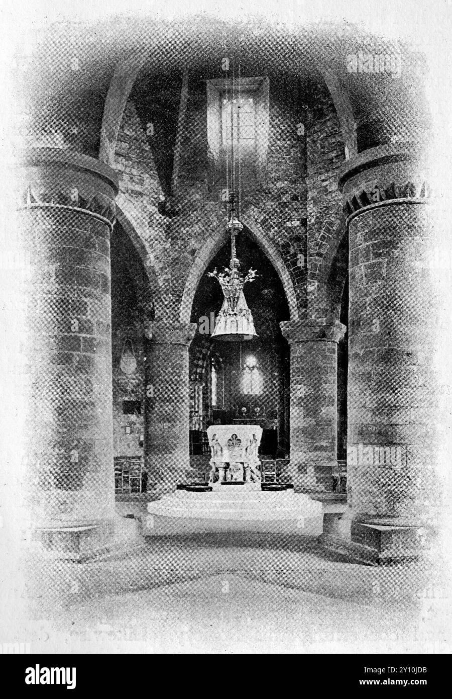 Interno della Chiesa del Santo Sepolcro, Sheep Street, Northampton – nota anche come “Chiesa Rotonda”. Da una serie di fotografie che celebrano il giubileo della Northampton Co-operative Society Ltd, (1870-1920). La Co-operative Society era una cooperativa britannica per i consumatori ed è oggi nota come Co-operative Group Ltd. Nel diciannovesimo e ventesimo secolo le cooperative erano gestite su base regionale. Foto Stock