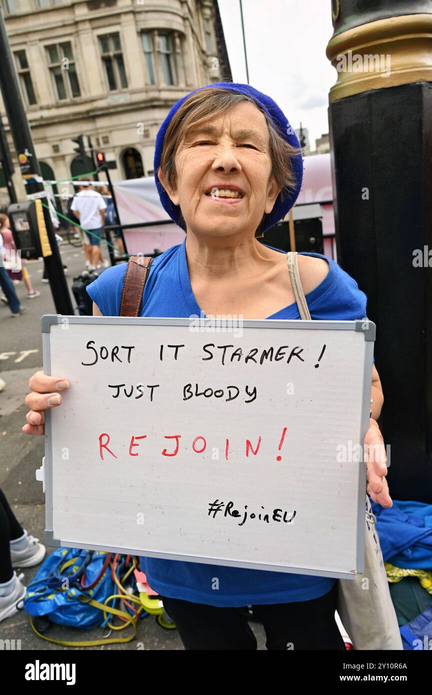 LONDRA, REGNO UNITO. 4 settembre 2024. Gli attivisti che hanno preso parte alla manifestazione di ricongiungimento dell'UE per la marcia UE di ricongiungimento a Londra, Regno Unito, il 18 settembre 2024. ( Credito: Vedi li/Picture Capital/Alamy Live News Foto Stock