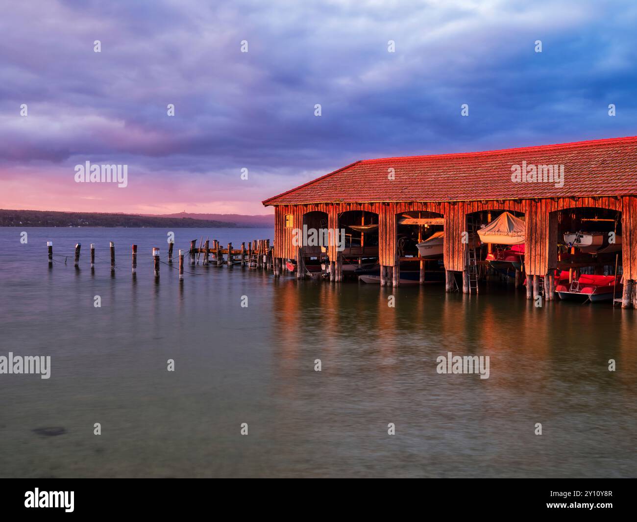 La sponda ovest di Ammersee a Schondorf all'alba Foto Stock